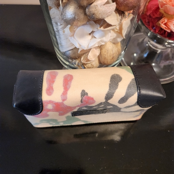 Vintage Rare Dooney & Bourke Hand Print Wristlet - Picture 3 of 12